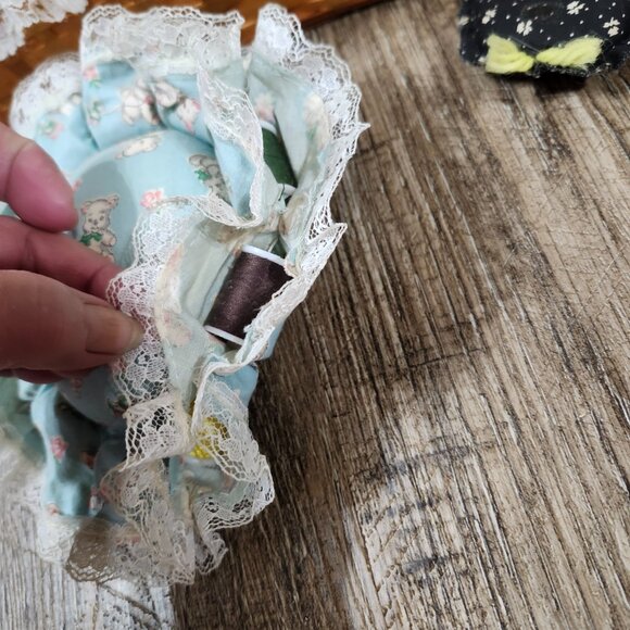 Sewing basket plus pin cushions. - Picture 13 of 16